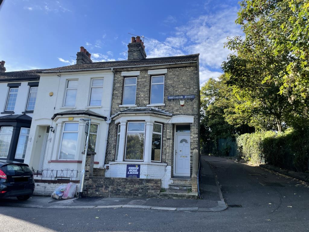 Lot: 68 - HOUSE REQUIRING IMPROVEMENT -